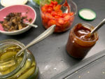 Soße-Gurken-Tomaten